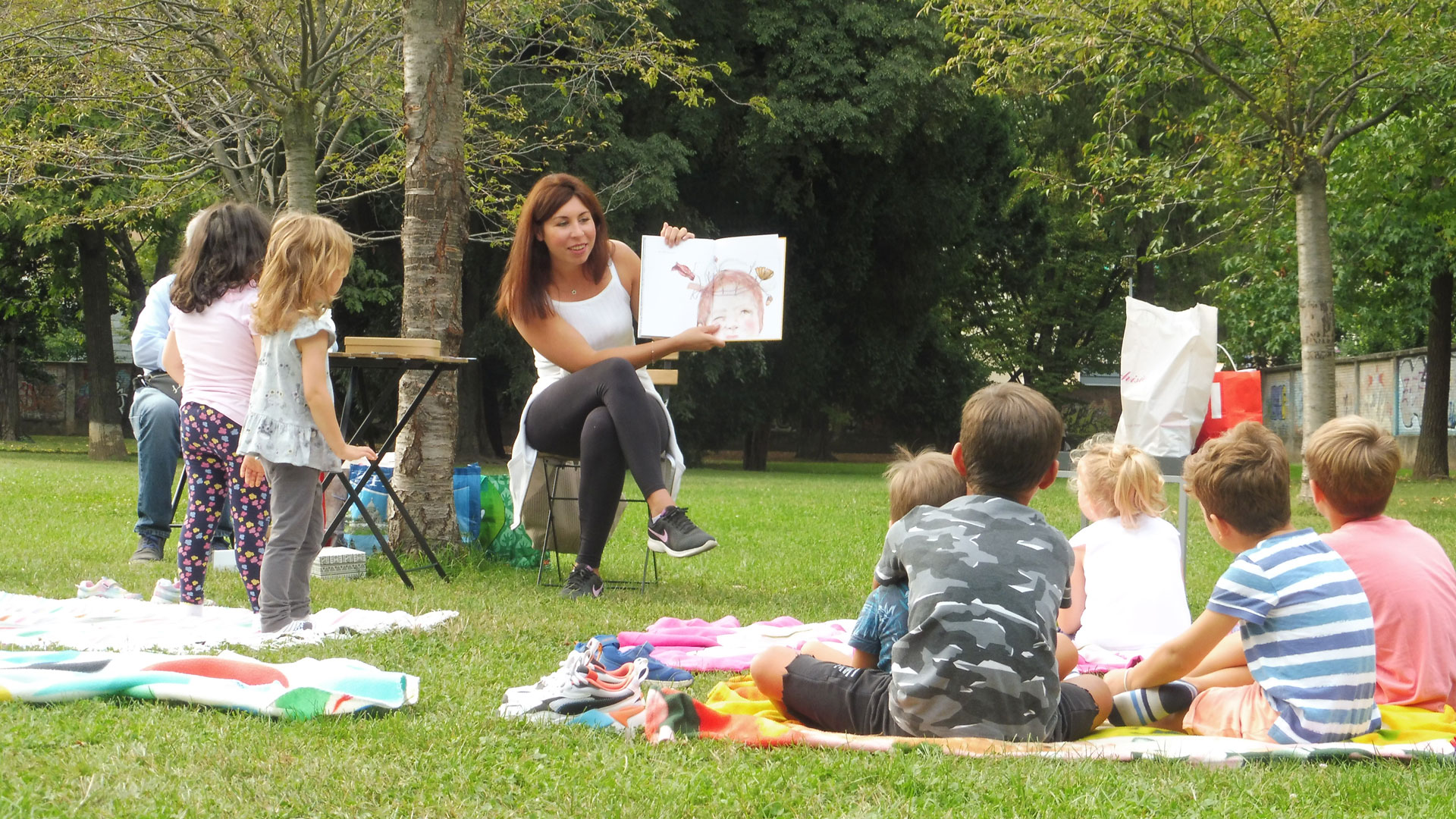 eventi-2020-una-foglia-lettura-laboratorio-creativo-001 Lettura e laboratorio creativo: "Una foglia" al parco Rignon di Torino