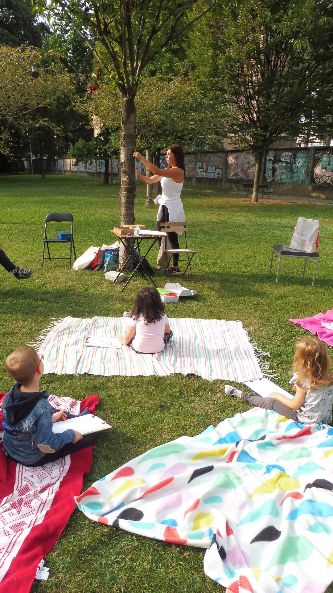 eventi-2020-una-foglia-lettura-laboratorio-creativo-gallery-006 Lettura e creatività all’aperto: “Una foglia” al parco Rignon di Torino